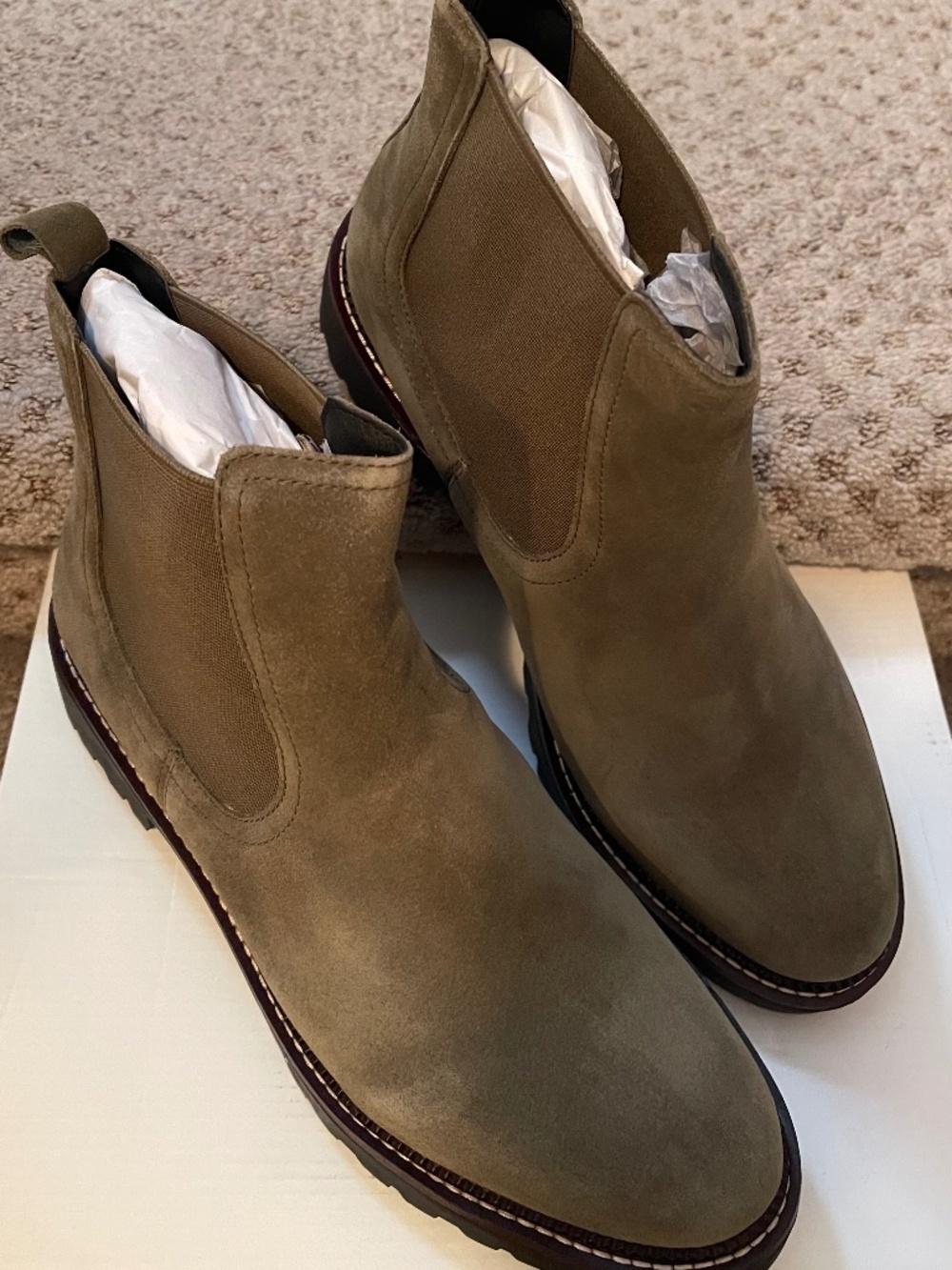 NIB Nordstrom Caslon Miller water resistant olive suede Chelsea boots sz 10